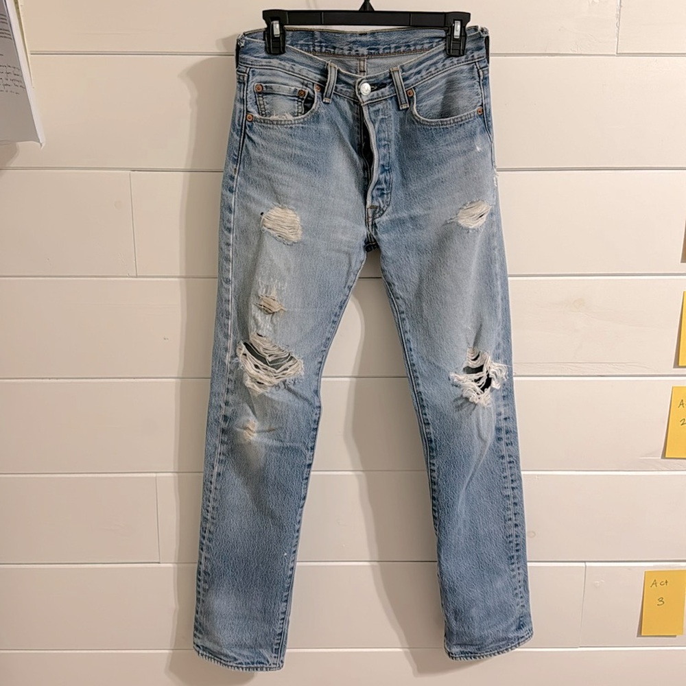 Vintage Levi’s 501 measure size 29 x 31, tag size 30 x 36